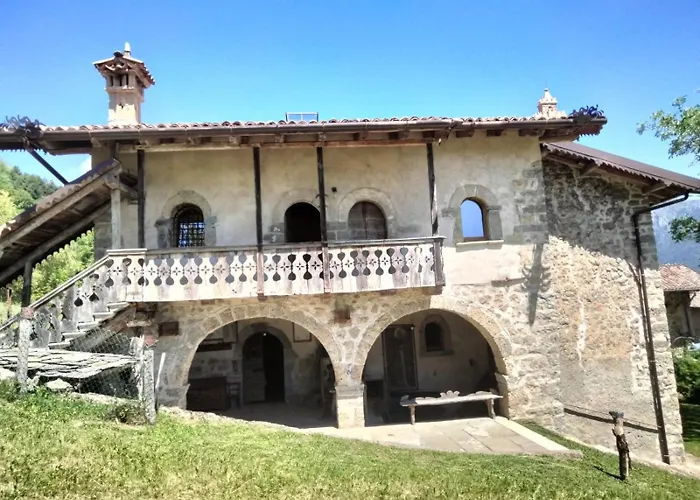 Dossena Dimora Storica Al Conte Tomaselli Lodge